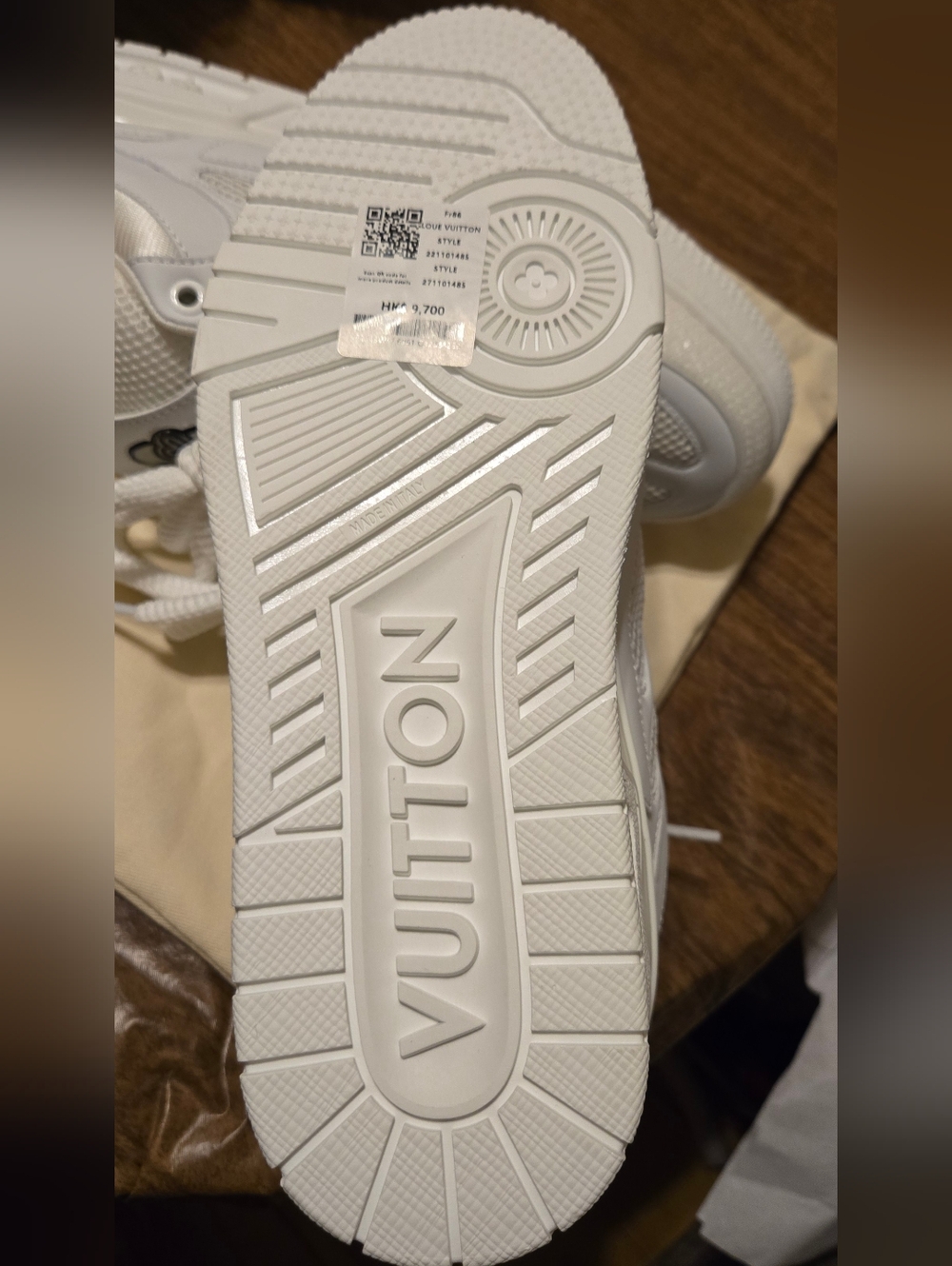 Louis Vuitton Mens White LV Skater Sneakers - Picture 4 of 11